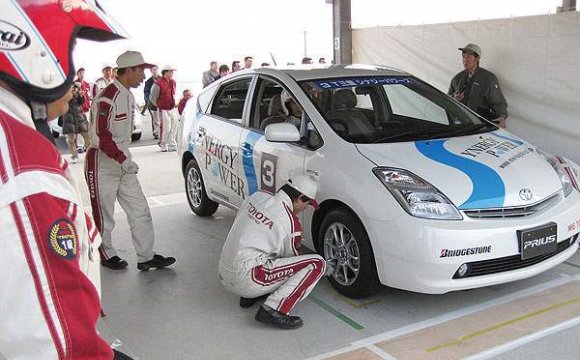 Mechanics prepare the official car endorsed by NASCAR, the Toyota Prius, for the first test lap of the season.